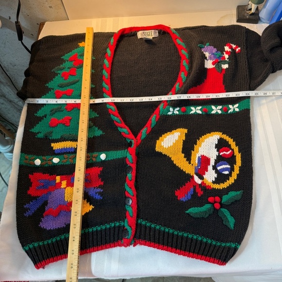 Black Red vintage Holiday Cardigan Sweater size medium Christmas embroidered - Picture 9 of 9